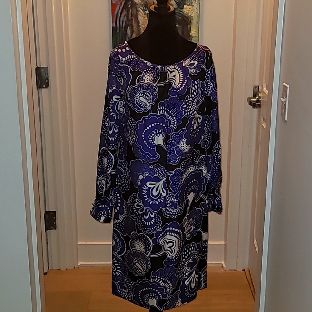 Banana Republic ladies 100% silk dress.